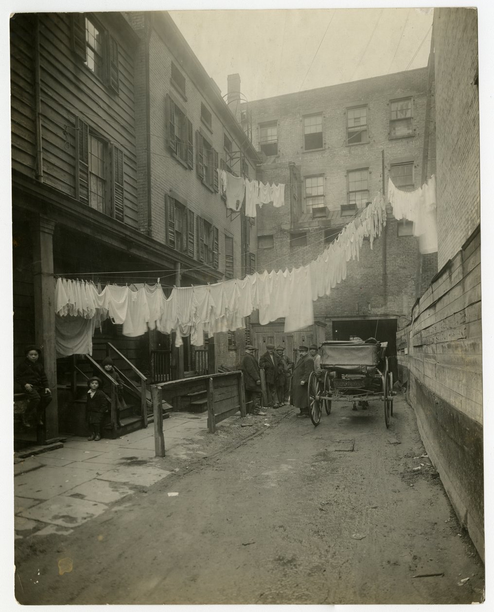 11 Christopher Street, Greenwich Village, New York, USA, cca 1917-20 (želatinová stříbrná fotografie) od Jessie Tarbox Beals