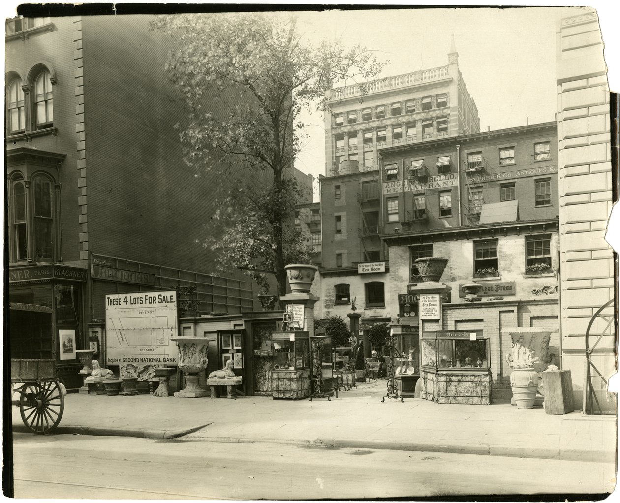 28. ulice mezi Broadwayí a Pátou avenue, asi 1905-18 (želatinová stříbrná fotografie) od Jessie Tarbox Beals