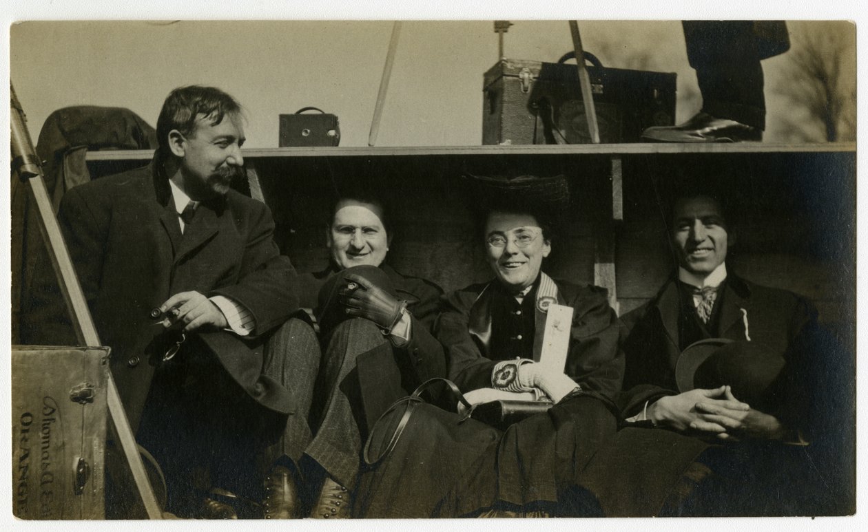 Beals na dovolené v zadní části auta, cca 1905-40 (želatinová stříbrná fotografie) od Jessie Tarbox Beals