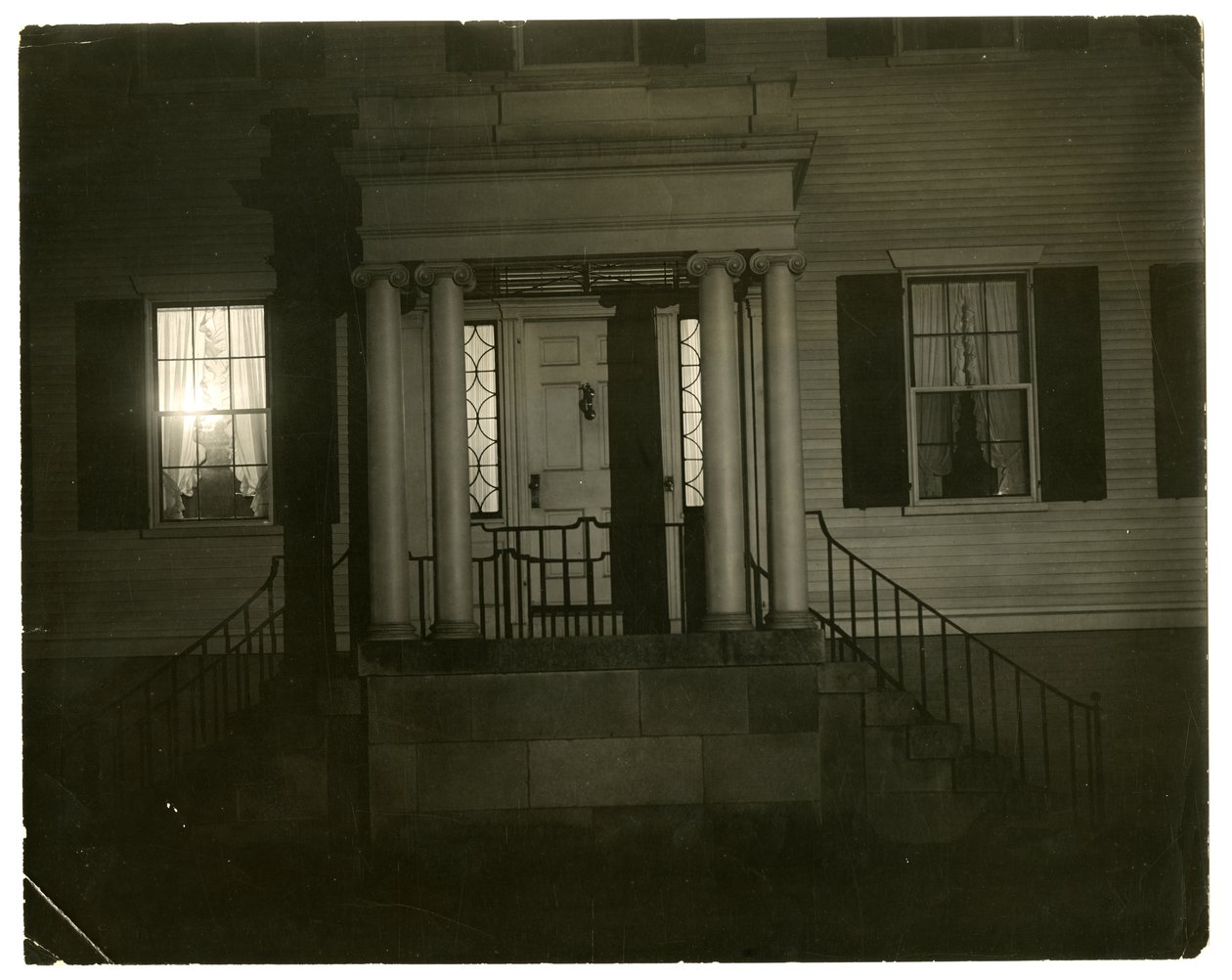 Boston doorway, USA, cca 1902-10 (želatinová stříbrná fotografie) od Jessie Tarbox Beals