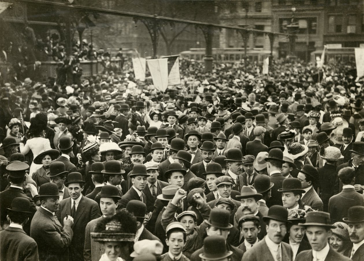 Dav na Union Square na Suffrage Meeting, cca 1905-11 (želatinová stříbrná fotografie) od Jessie Tarbox Beals
