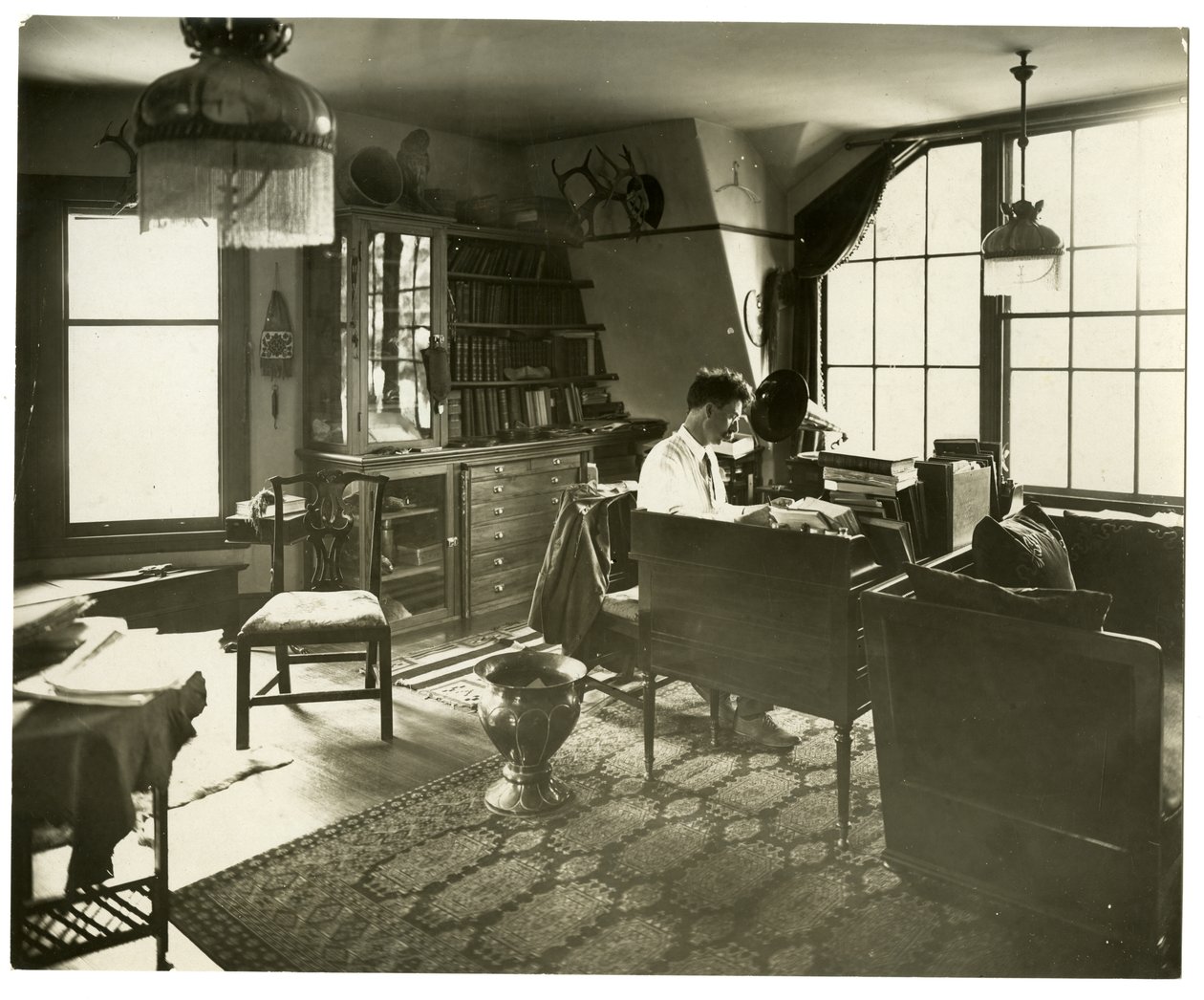 Ernest Thompson Seton, kolem roku 1918 (želatinová stříbrná fotografie) od Jessie Tarbox Beals