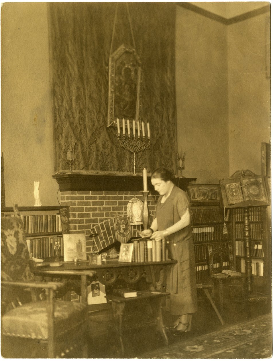 Fanny Hurst, kolem 1909-28 (želatinová stříbrná fotografie) od Jessie Tarbox Beals