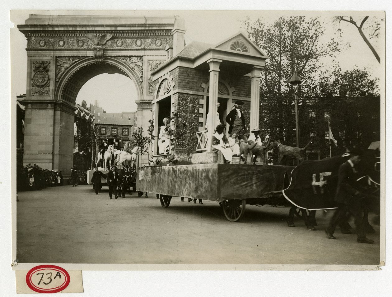 Historický průvod Colonial Home Float č. 27 od Jessie Tarbox Beals