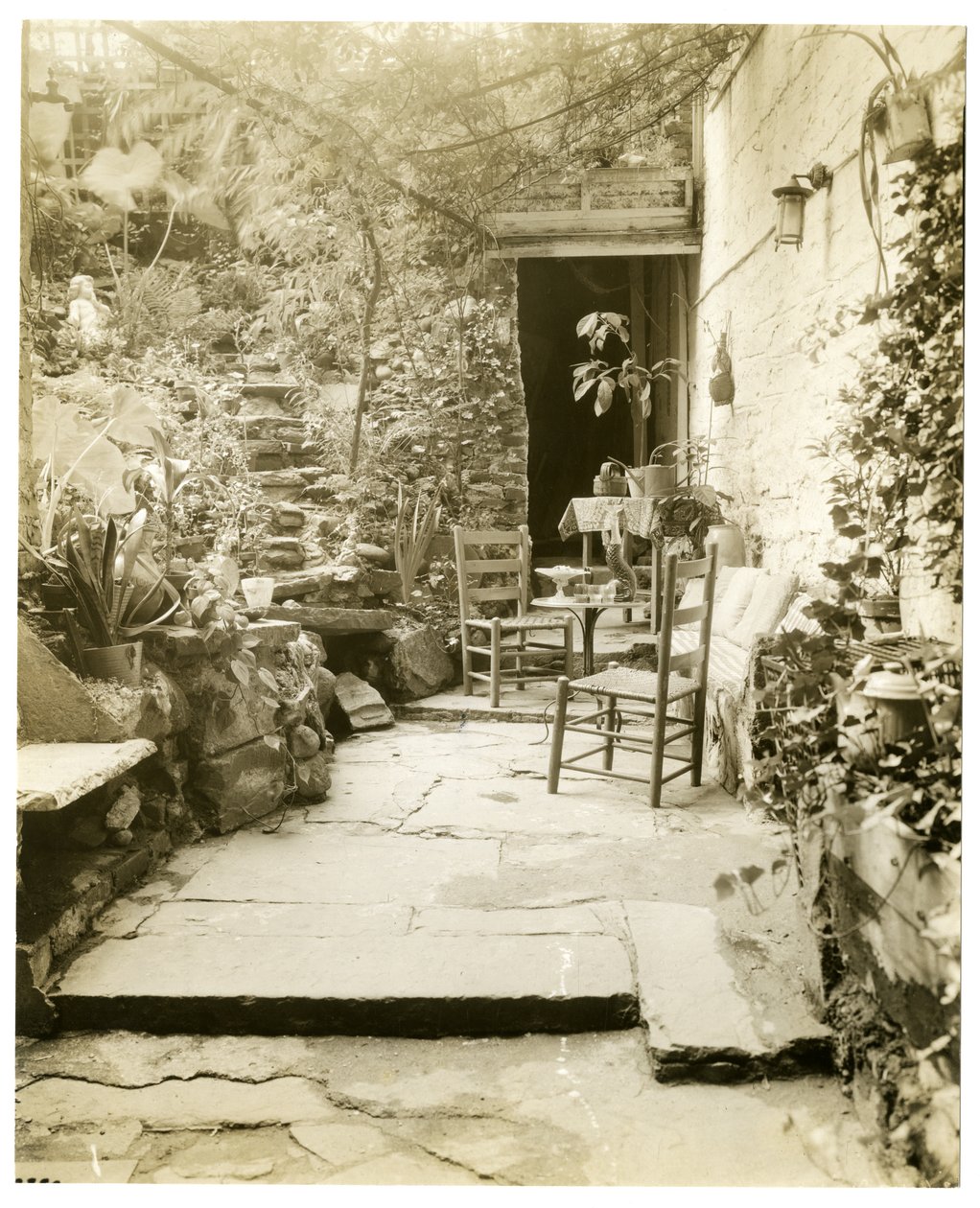 Domov George & Mary Stonehill, umělců, Greenwich Village, New York, USA, cca 1936-37 (želatinová stříbrná fotografie) od Jessie Tarbox Beals