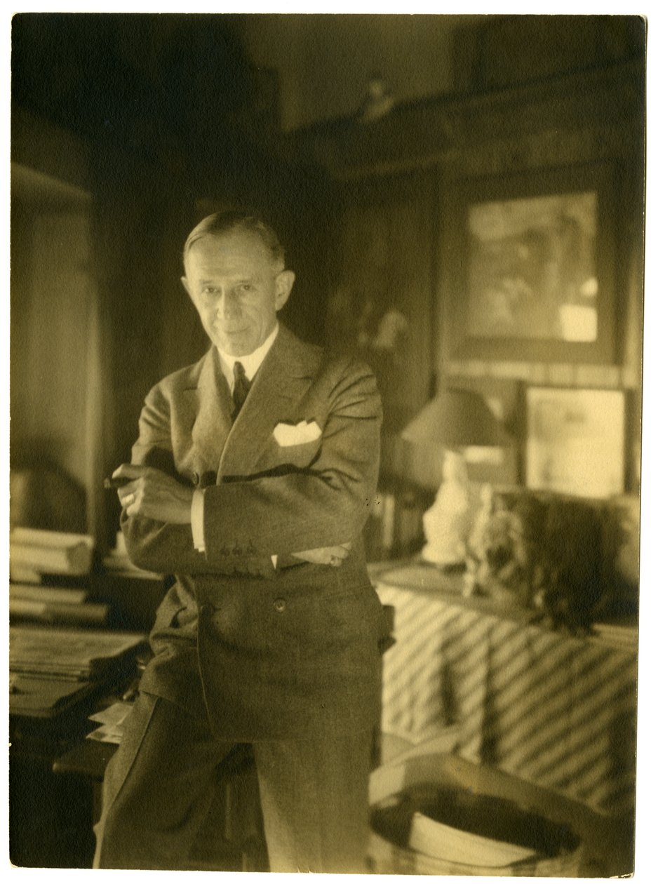 John McCutcheon, karikaturista z Chicaga, kolem 1905-1940 (želatinová stříbrná fotografie) od Jessie Tarbox Beals