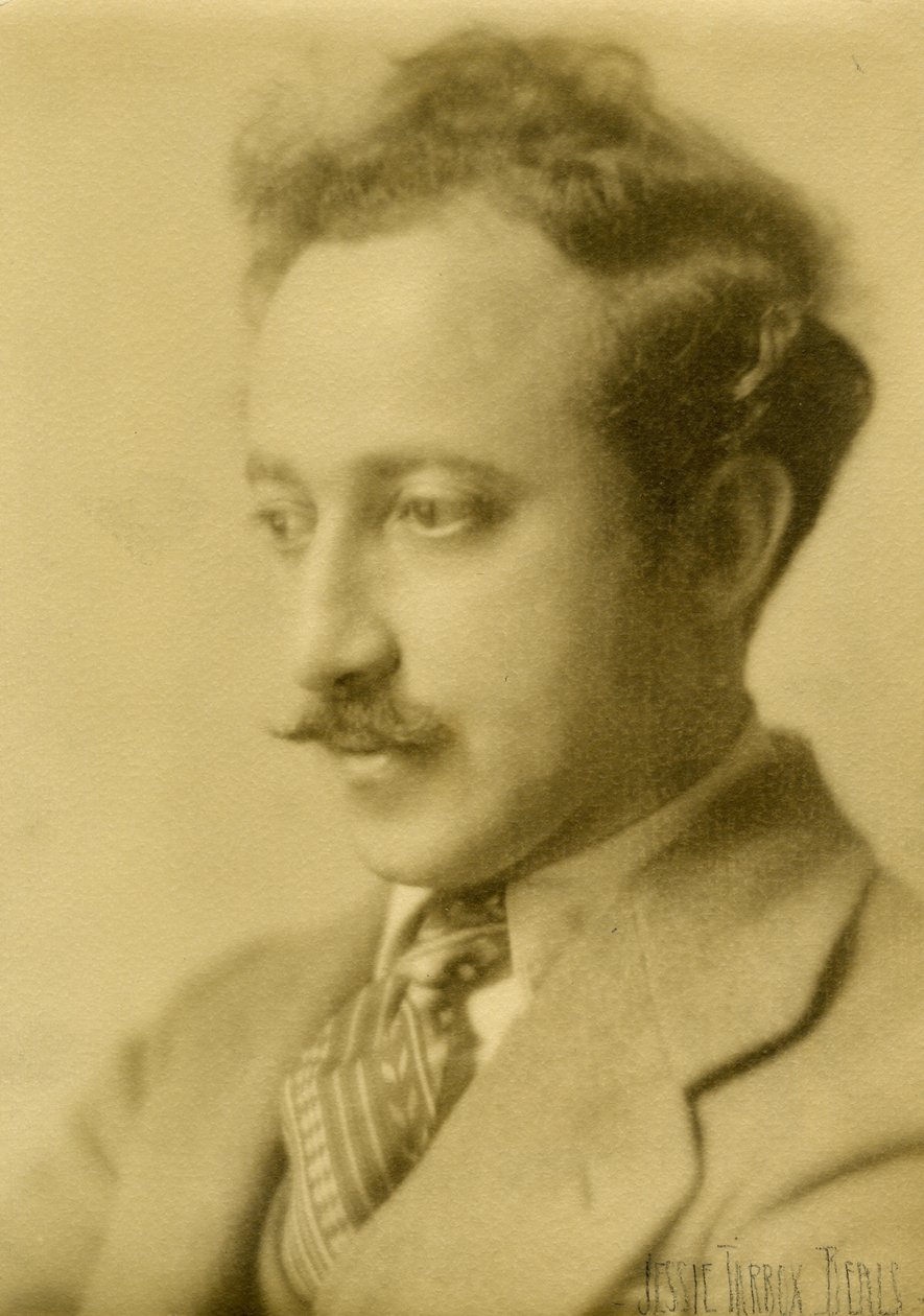 Joseph Auslander, básník, kolem 1925-27 (želatinová stříbrná fotografie) od Jessie Tarbox Beals