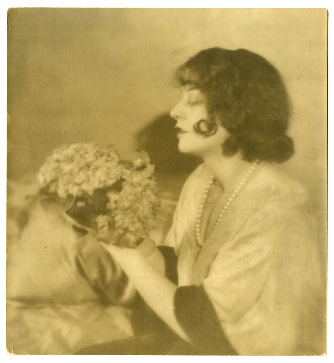 Lenore Ulric, kolem 1915-28 (želatinová stříbrná fotografie) od Jessie Tarbox Beals