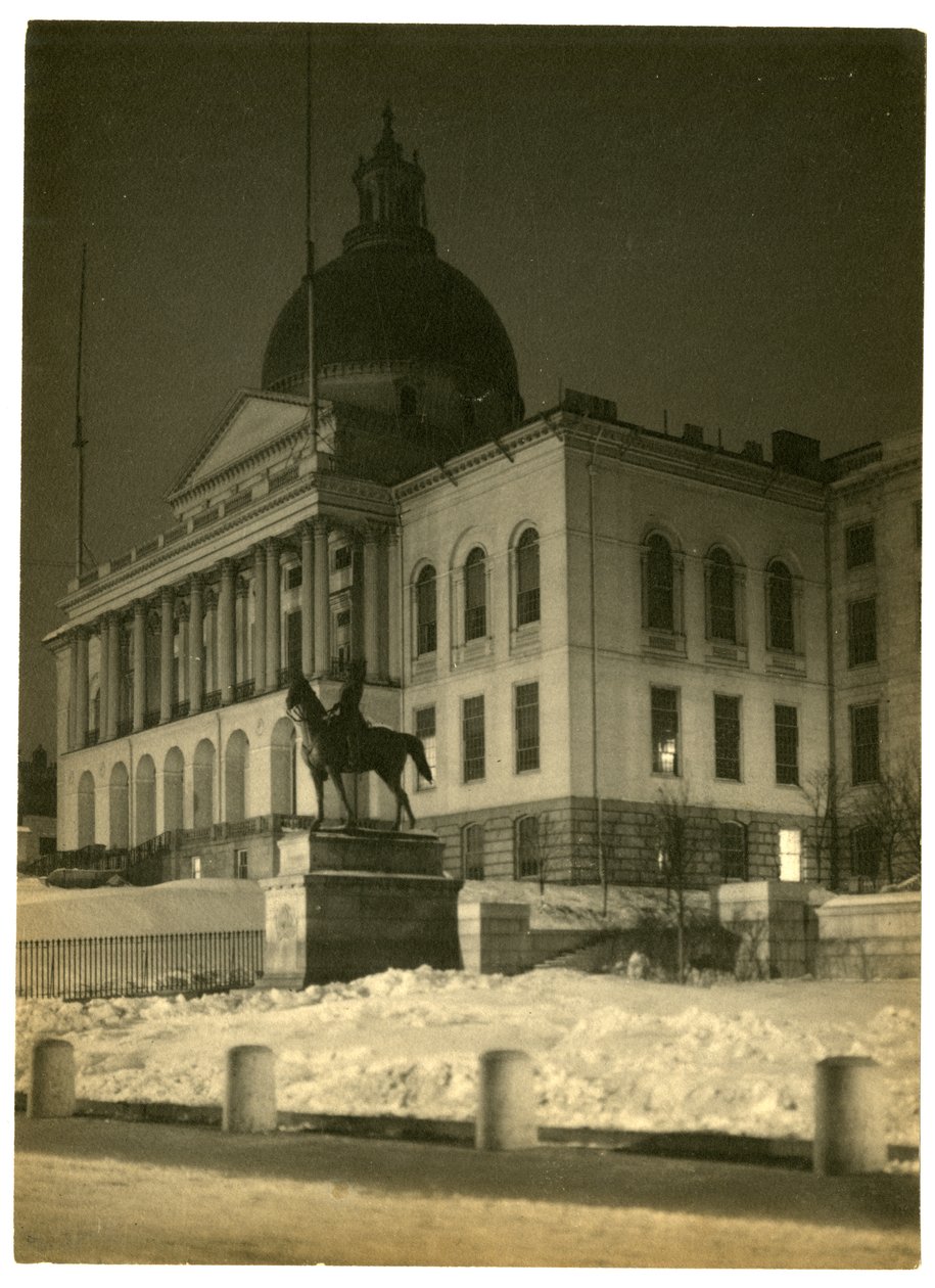 Massachusetts State House, Boston, USA, cca 1902-10 (želatinová stříbrná fotografie) od Jessie Tarbox Beals
