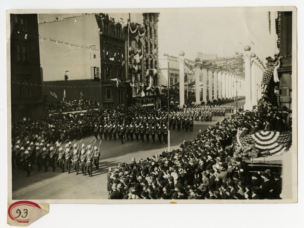 Vojenská přehlídka na Court of Honor Marines, Velká Británie od Jessie Tarbox Beals