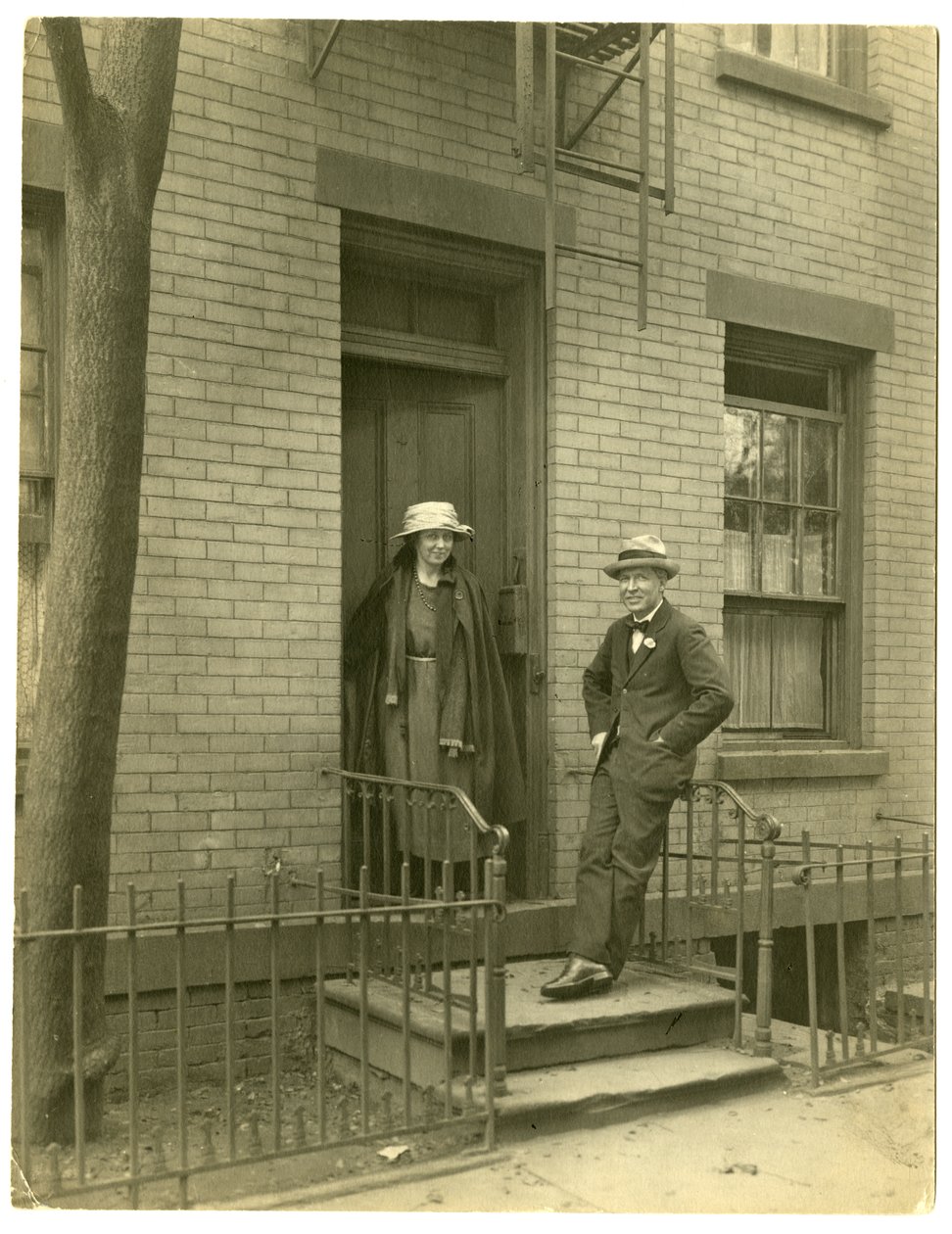 Pan Llewelyn Powys, autor a jeho žena, asi 1905-40 (želatinová stříbrná fotografie) od Jessie Tarbox Beals