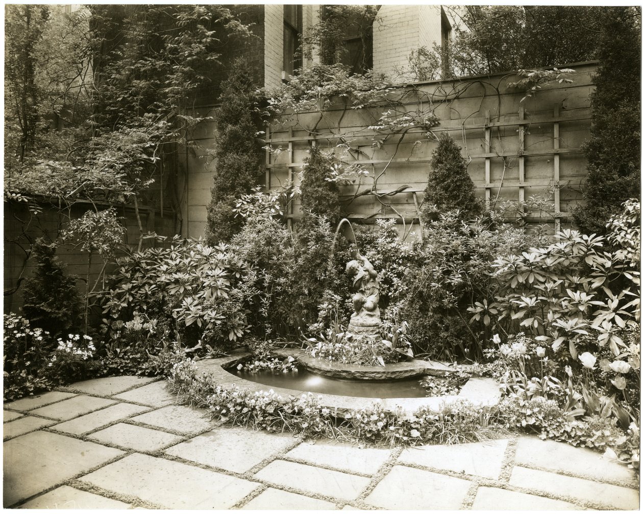 Mr & Mrs John Morgan, 39 W 11 St, Greenwich Village, New York, USA, cca 1939-40 (želatinová stříbrná fotografie) od Jessie Tarbox Beals