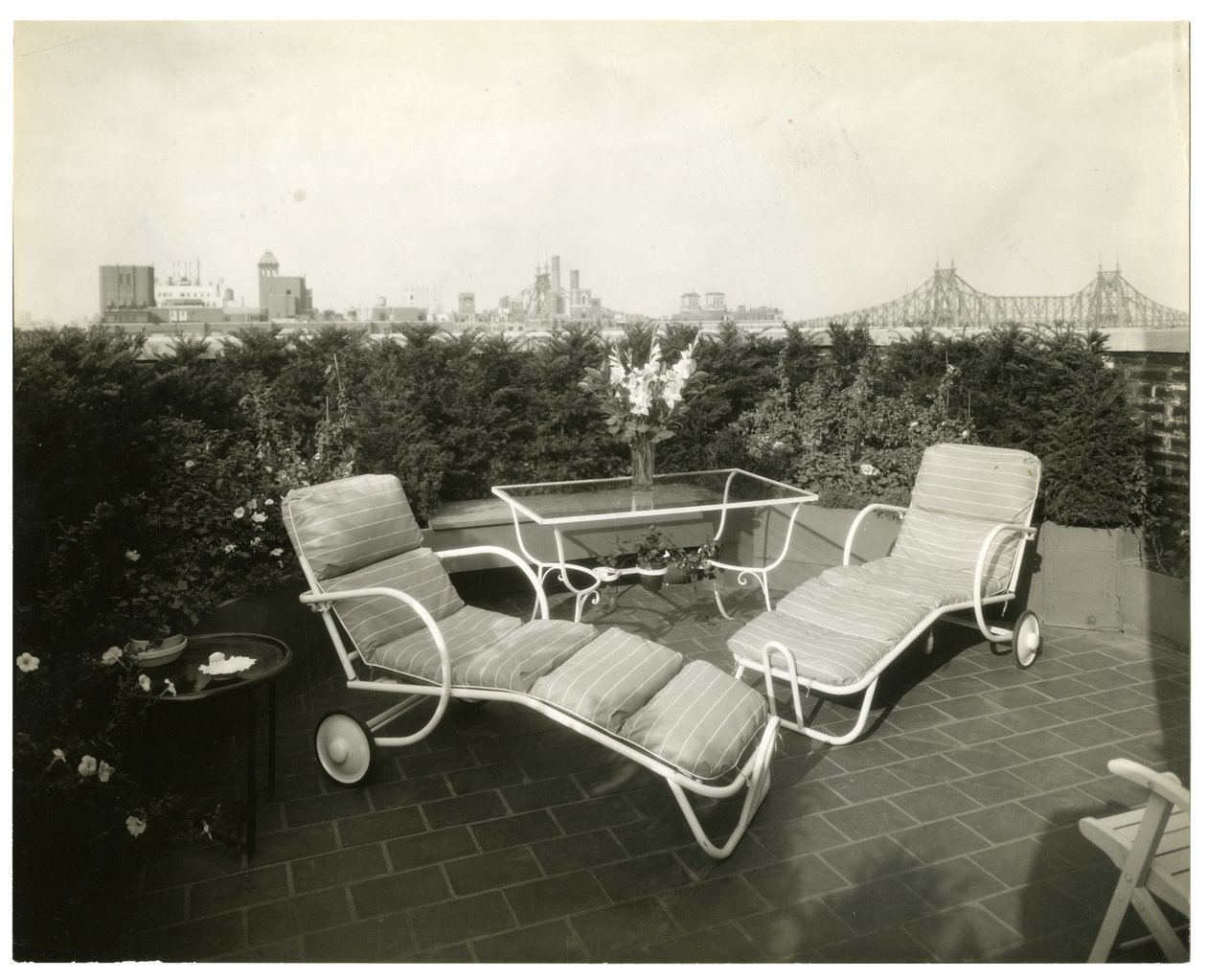Paní Alice Woodward Reinhardt, 400 E 52nd St, New York, USA, cca 1905-40 (želatinová stříbrná fotografie) od Jessie Tarbox Beals