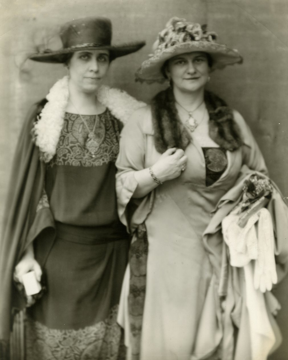 Paní Coolidge a její přítelkyně paní Frances Parkinson Keyes, 1924 od Jessie Tarbox Beals