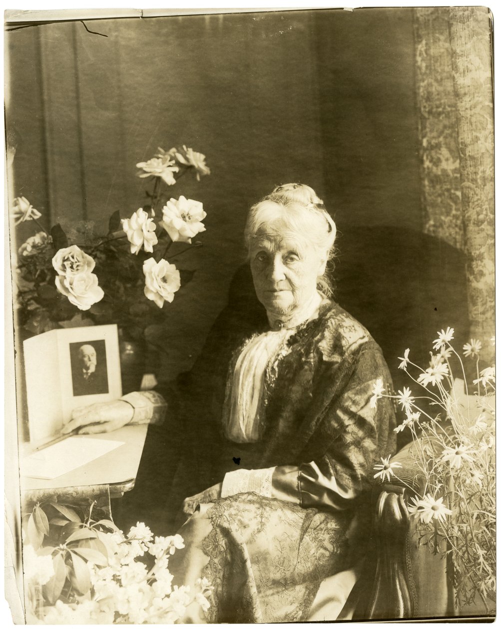 Paní Greenwich Horne?, kolem 1905-40 (želatinová stříbrná fotografie) od Jessie Tarbox Beals