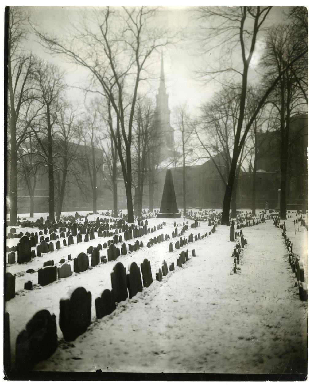 Old Granary Burying Ground Boston, USA, cca 1902-10 (želatinová stříbrná fotografie) od Jessie Tarbox Beals