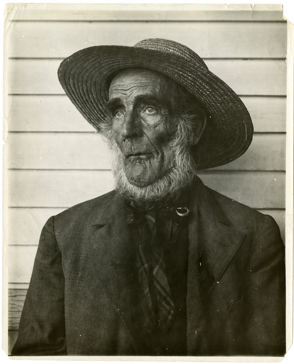 Starý muž ve slaměném klobouku, cca 1905-40 (želatinová stříbrná fotografie) od Jessie Tarbox Beals