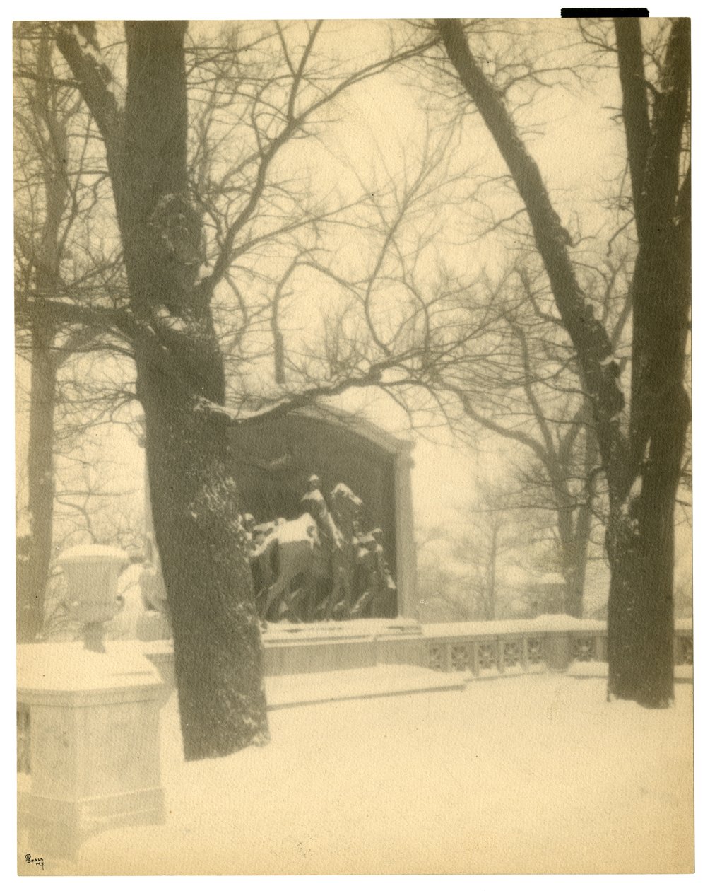 Shaw Memorial, Boston, USA, cca 1902-10 (želatinová stříbrná fotografie) od Jessie Tarbox Beals
