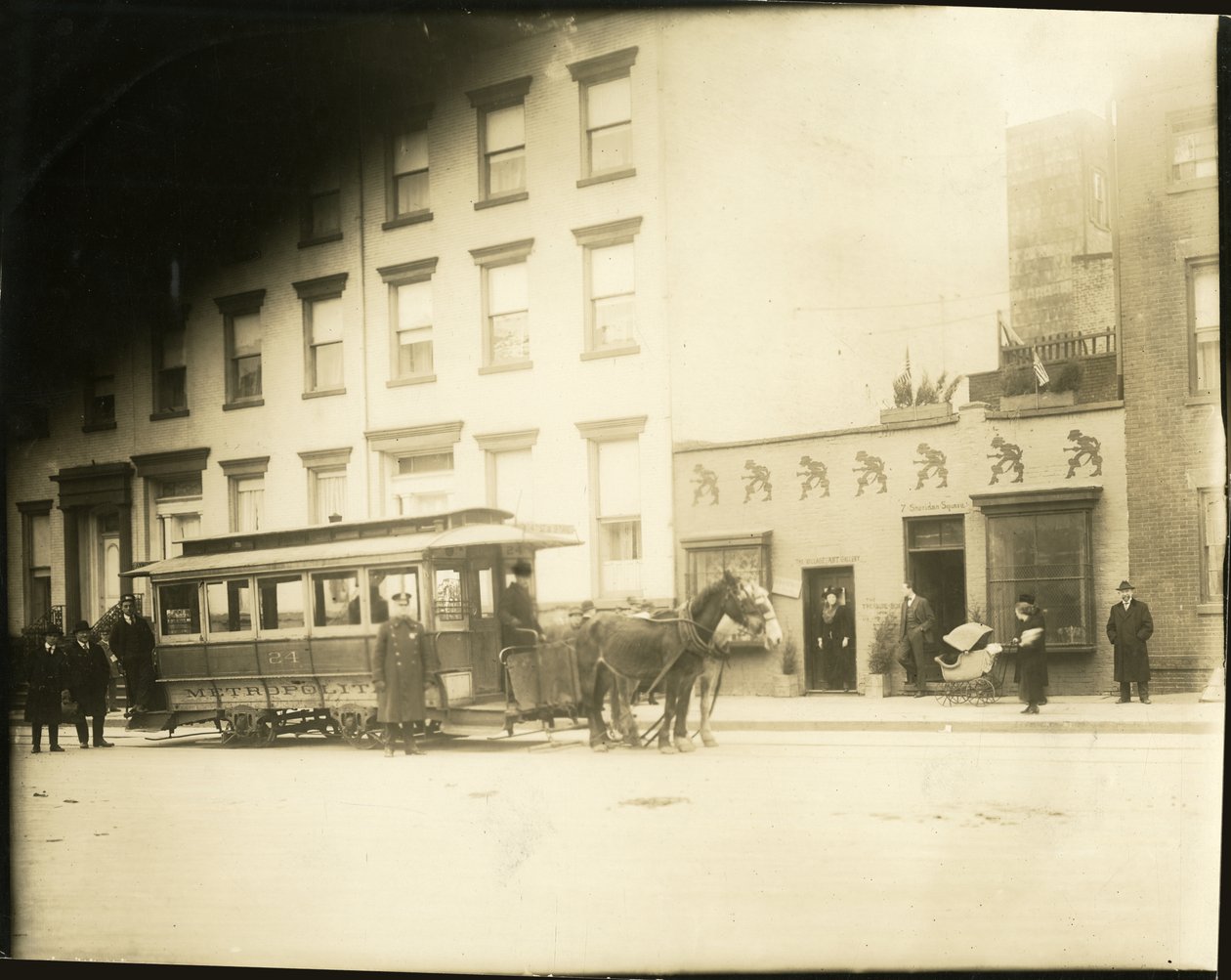 Sheridan Square, New York, USA, cca 1905-40 (želatinová stříbrná fotografie) od Jessie Tarbox Beals