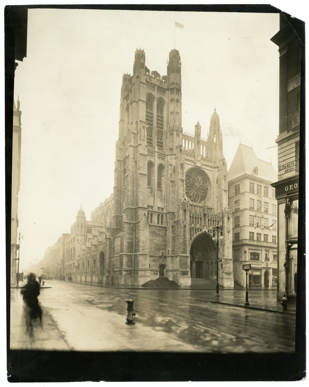 St Thomas Church, New York, USA, cca 1905-40 (želatinová stříbrná fotografie) od Jessie Tarbox Beals
