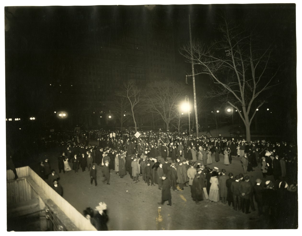 Suffrage Parade, Greenwich Village, New York, USA, cca 1915-18 (želatinová stříbrná fotografie) od Jessie Tarbox Beals