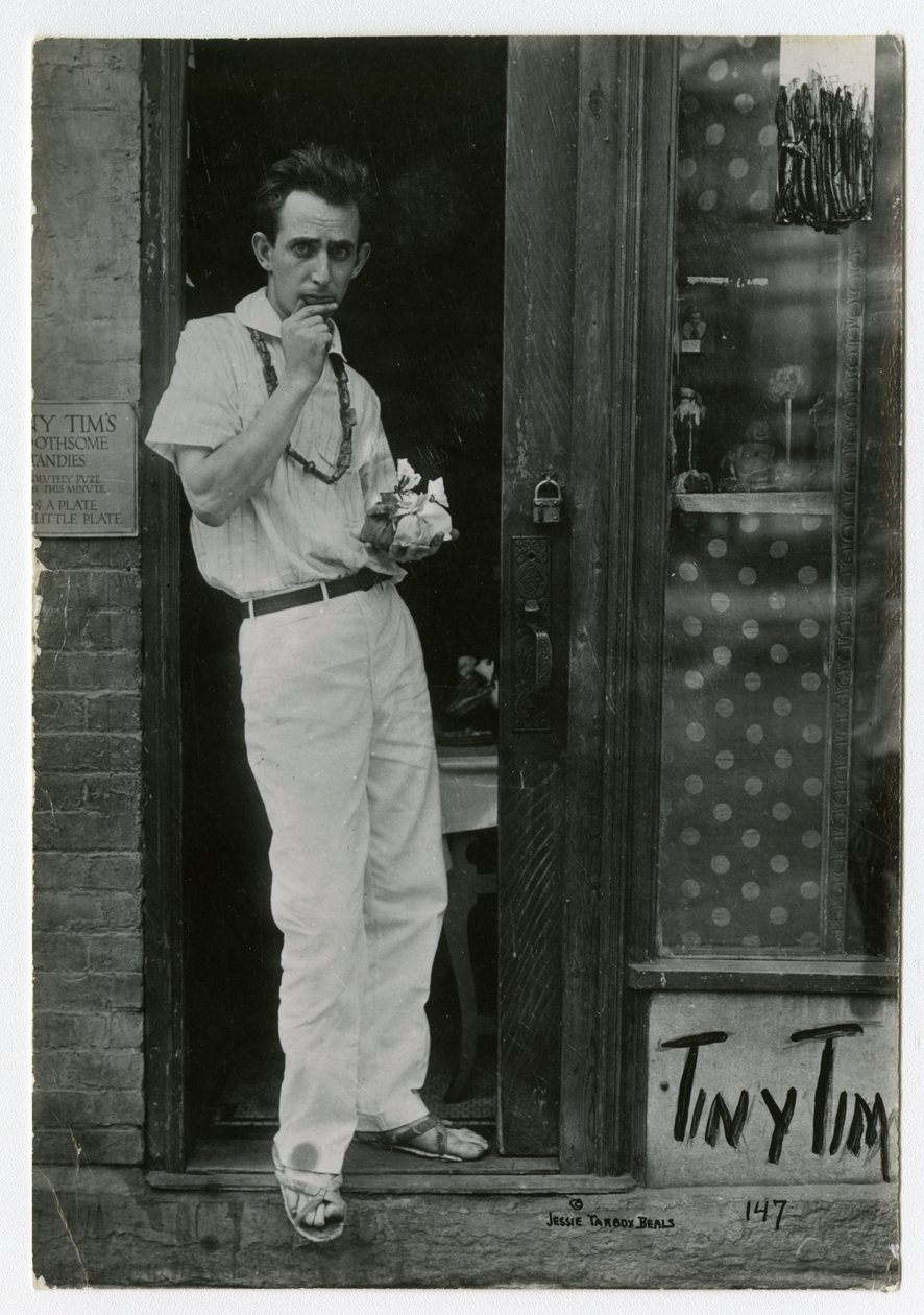 Tiny Tim, Greenwich Village, New York, USA, cca 1915-22 (želatinová stříbrná fotografie) od Jessie Tarbox Beals