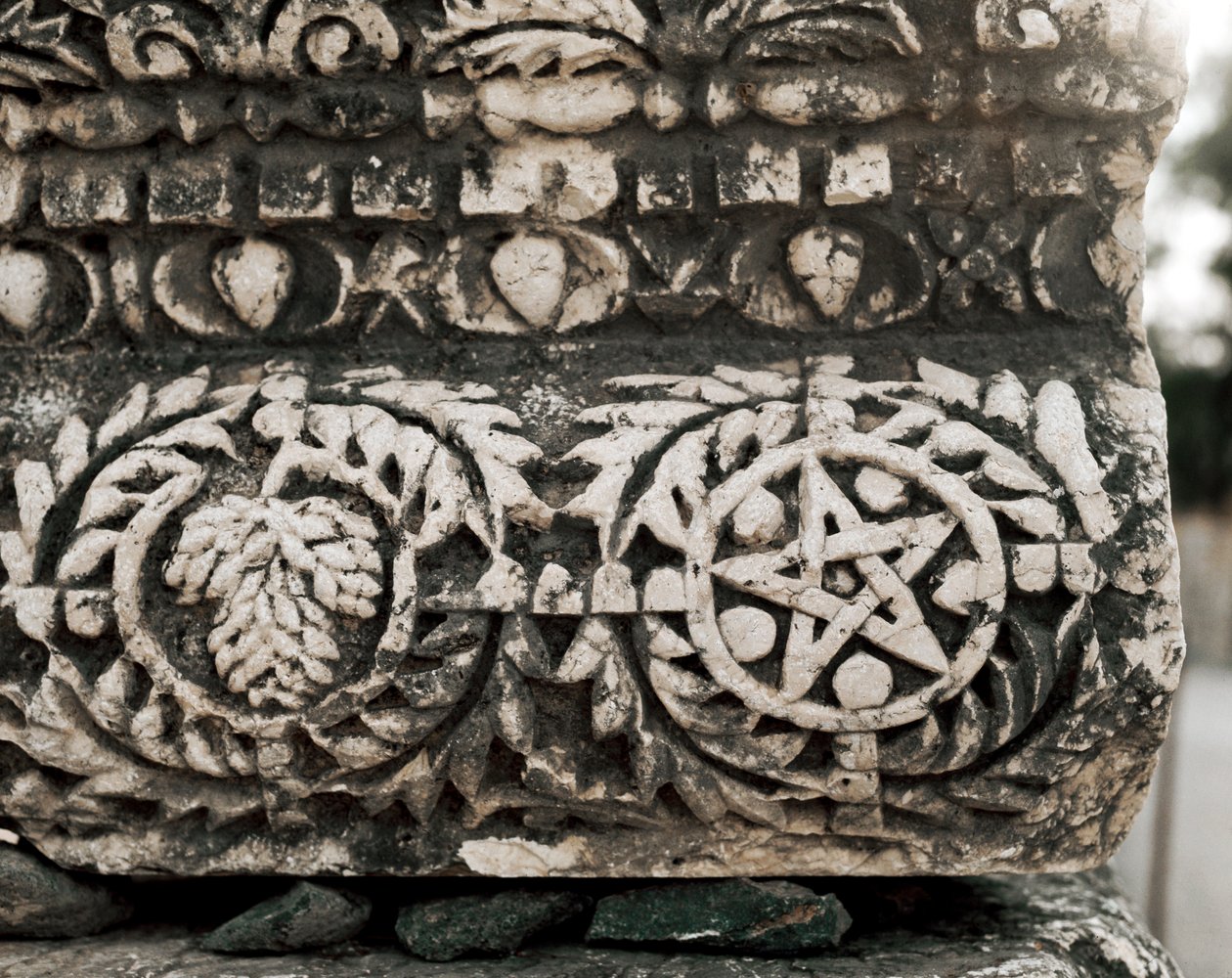 Detail hlavního města zobrazující Davidovu hvězdu, 2.-3. století od Jewish School
