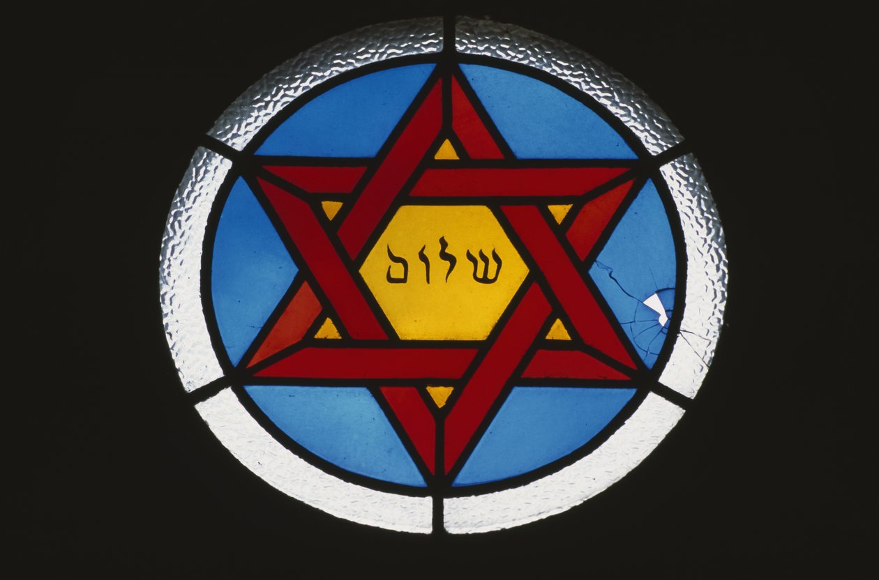 Okno z židovské hrobky od Jewish School