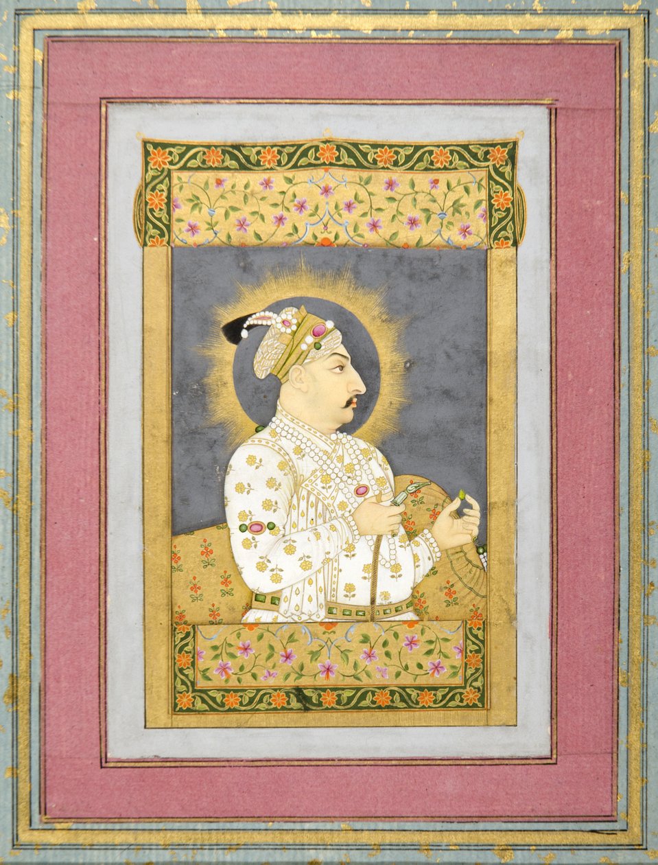 Portrét Muhammada Shaha držícího smaragd a náústek Huqqa, inkoust cca 1730 s wc a zlatem na papíře od Jharokha Nidha Mal
