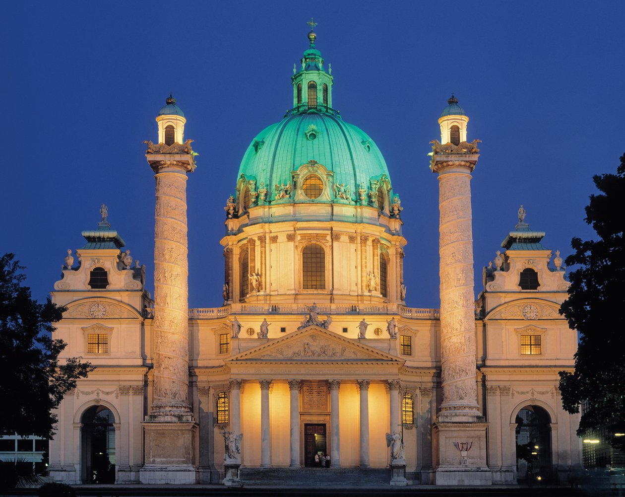 Karlskirche v noci, postavený 1714-37 od Johann Bernhard Fischer von Erlach