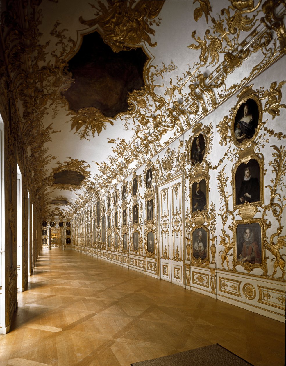 Pohled na interiér královského paláce vyzdobený Johannem Baptistem Zimmermannem (1680-1758). 1728-1730 Mnichov Německo od Johann Baptist Zimmermann