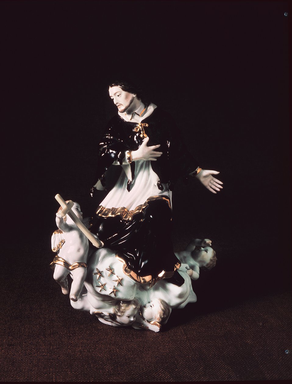 Míšeňská postava sv. Jana Nepomuckého, z barokní skupiny, kolem 1731 (porcelán) od Johann Gottlob Kirchner