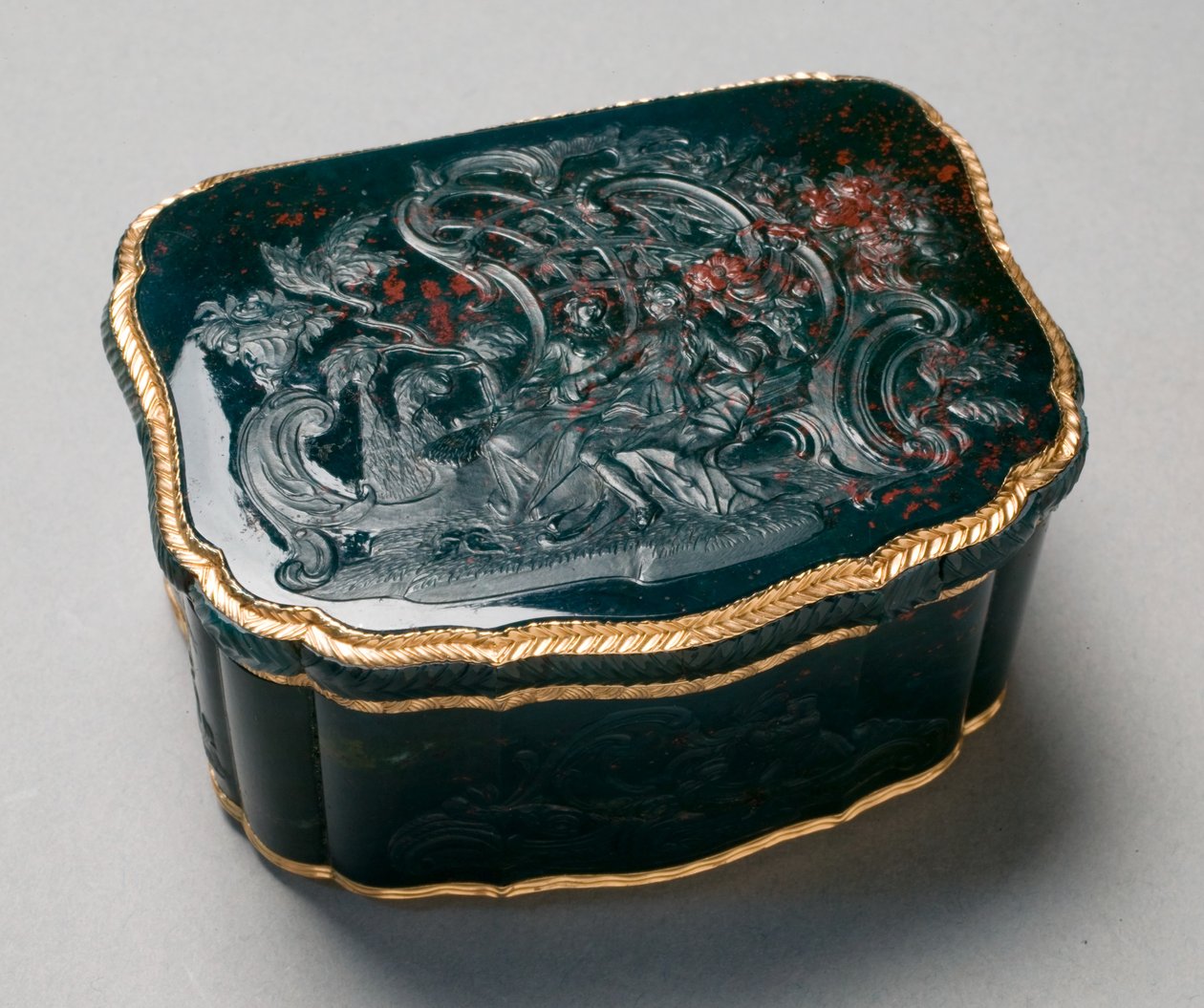 Tabatěrka, maloval Carl Gustav Klingstedt (1657-1734), kolem roku 1750 (zlacený vyřezávaný krvavý kámen) od Johannes George (attr. to) Klette