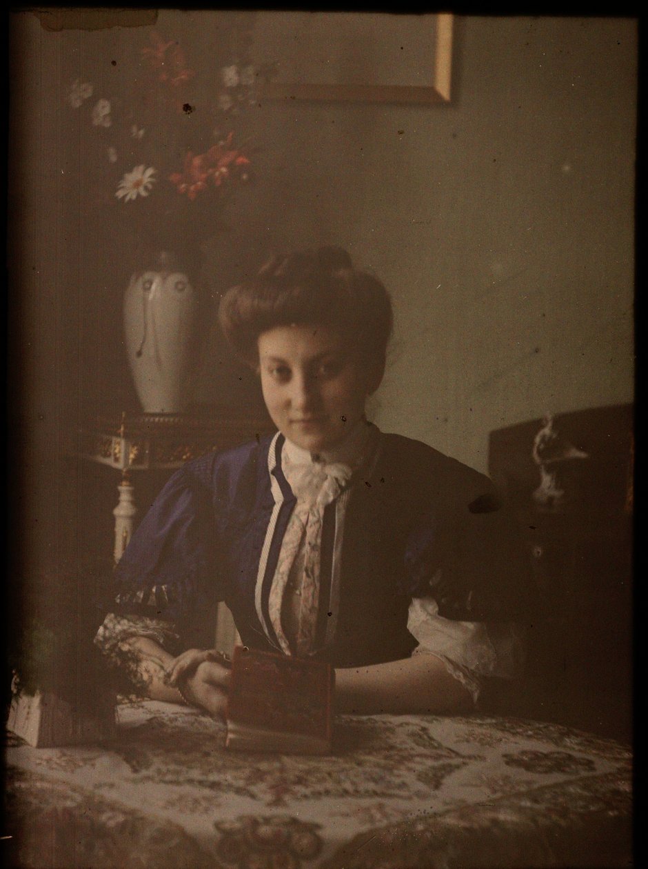 Žena u stolu od Johannes Hendrikus Antonius Maria Lutz
