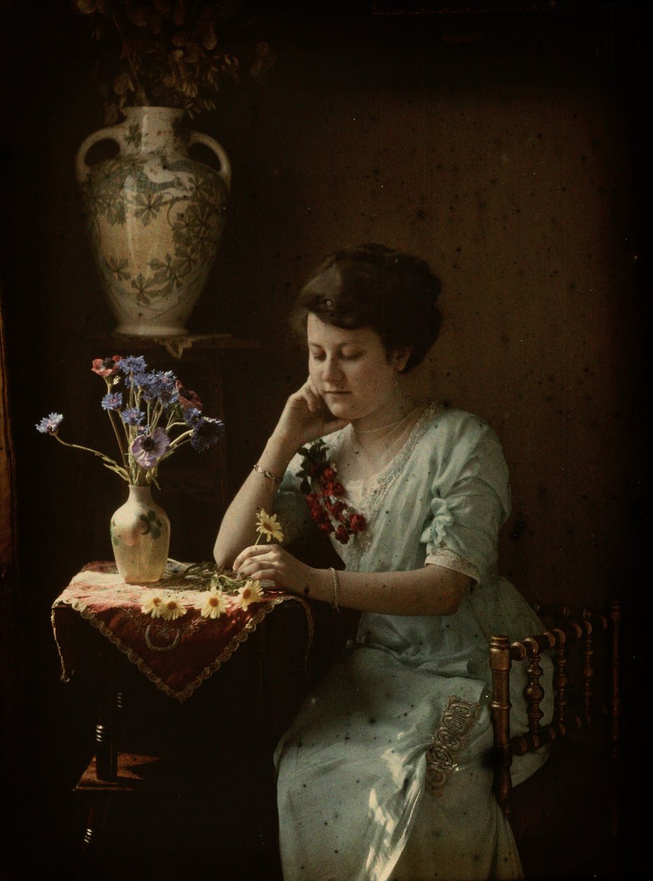 Žena s květinami od Johannes Hendrikus Antonius Maria Lutz
