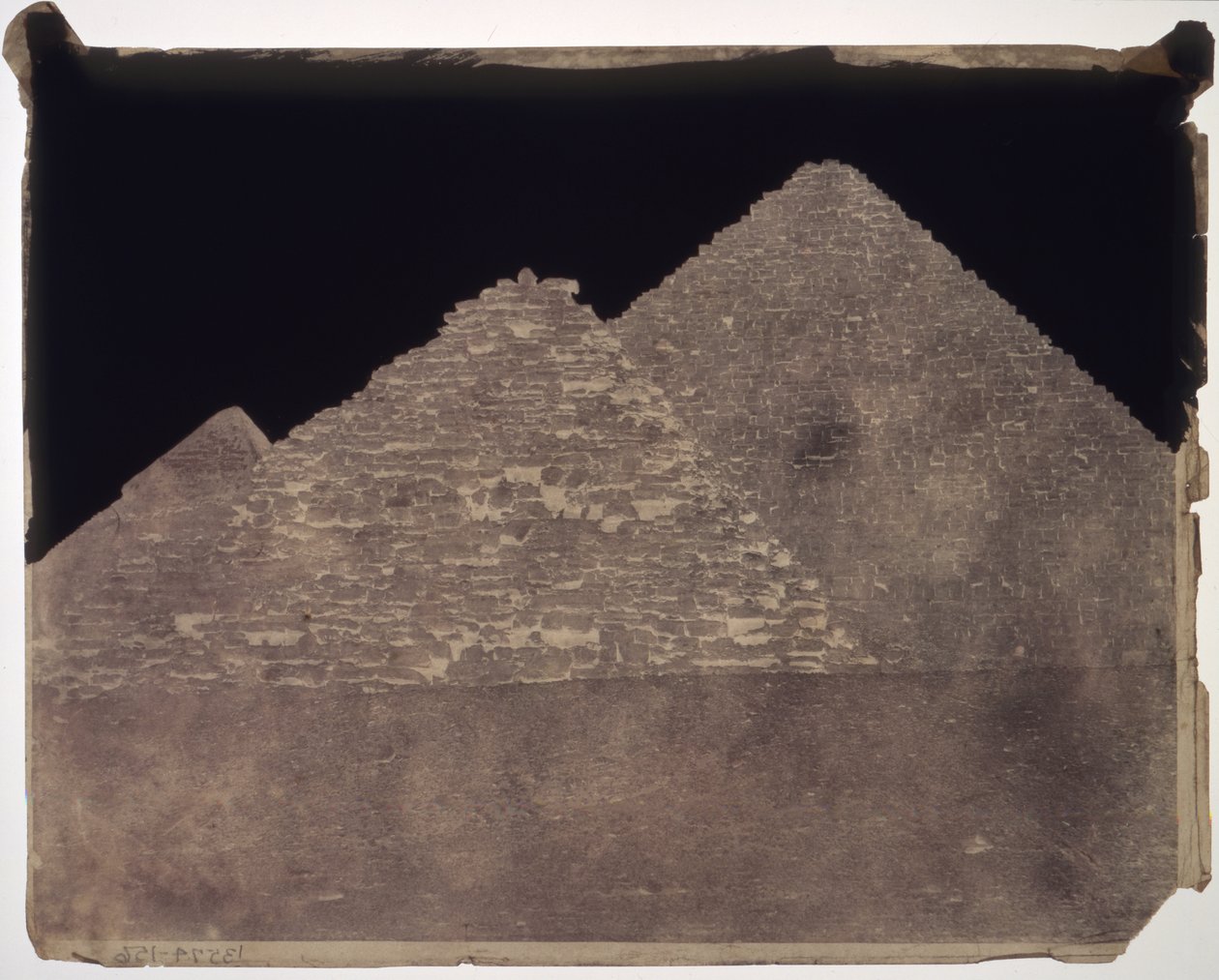 Dvě malé pyramidy od John Shaw Smith