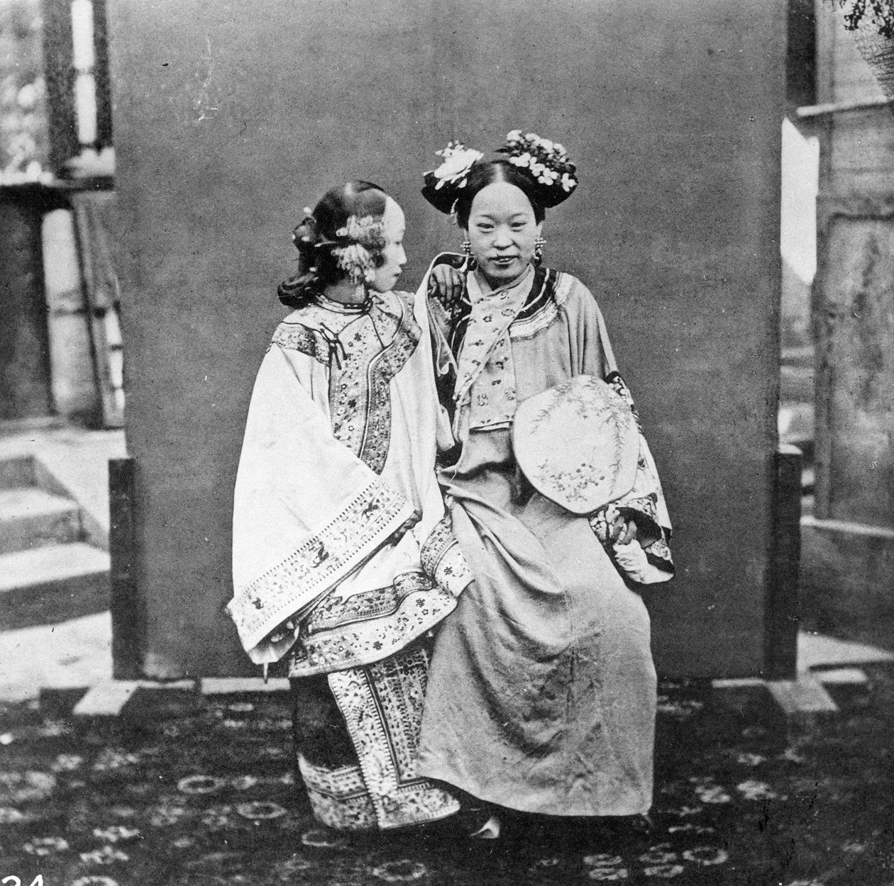 Mandžuské dámy, cca 1867-72 od John Thomson
