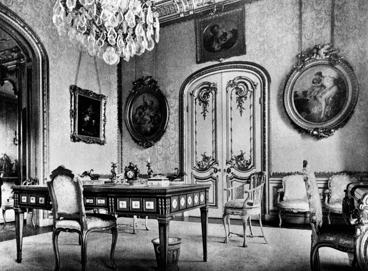 Jeden z hlavních pokojů Seamore Place, ilustrace z knihy "A Description of the Works of Art forming the Collection of Alfred de Rothschild" od Charlese Davise, vydané v roce 1884. od John Thomson