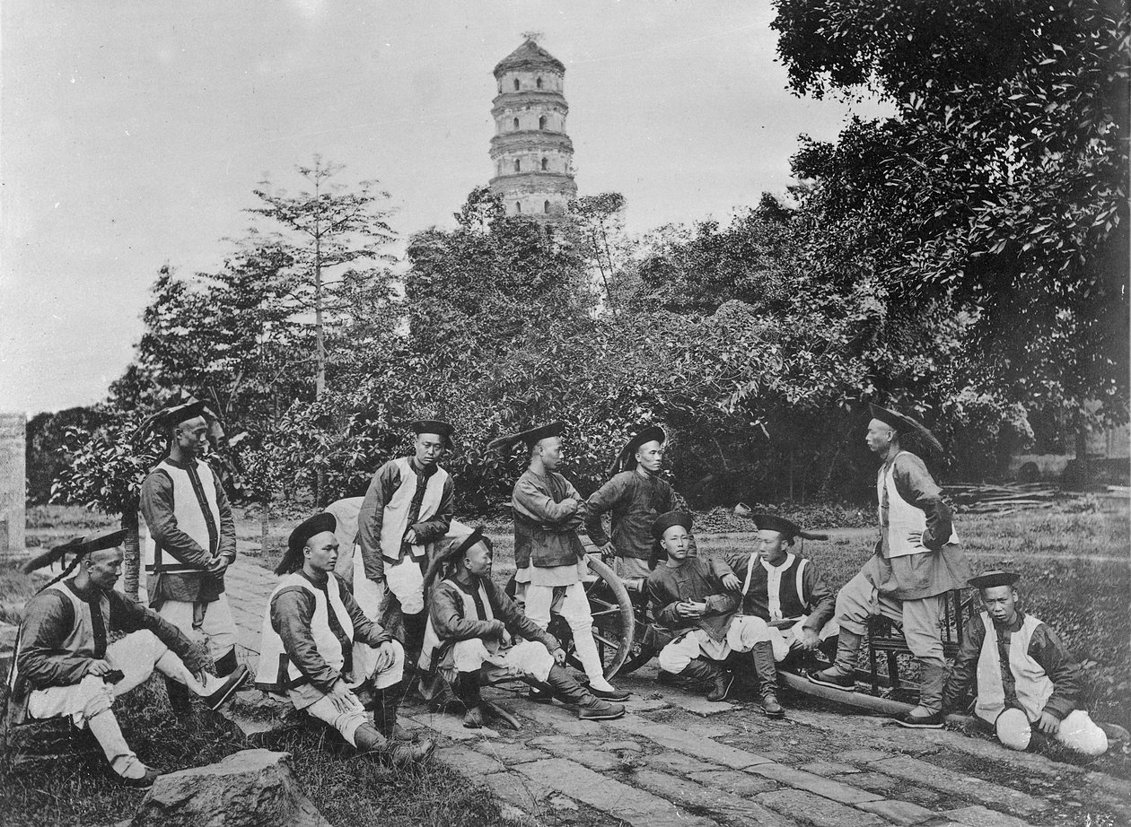 Domorodá stráž sira D.B. Robertsona, britský konzulát, Kanton, 1872 od John Thomson