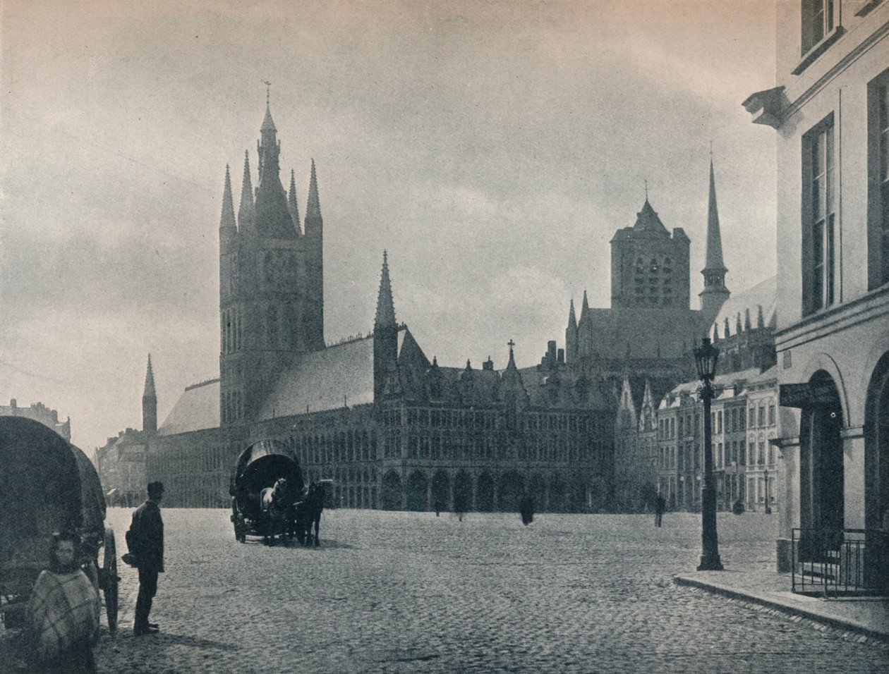 The Town Hall and Cloth Hall, Ypres, Belgie, c1900 1914-1915 od John Benjamin Stone