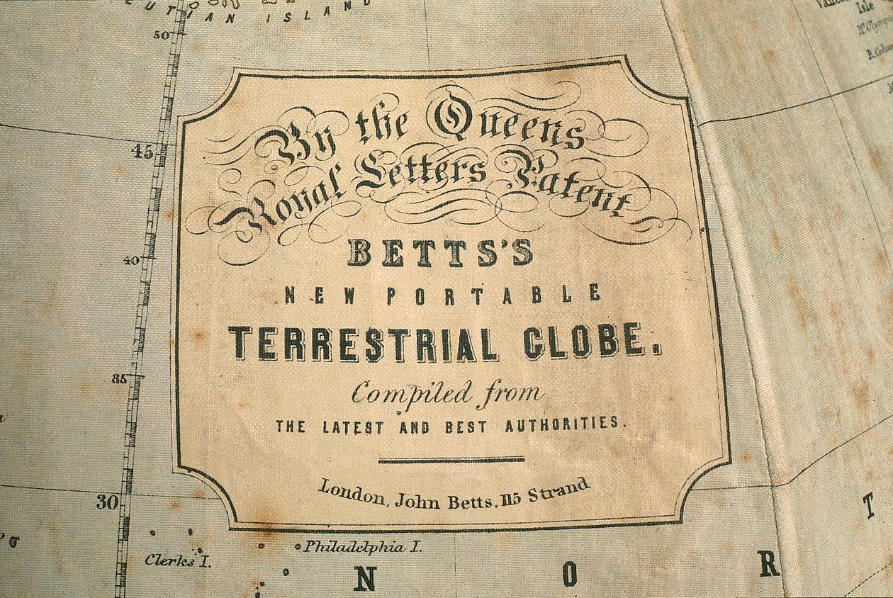Kartuše v severním Tichém oceánu, cca 1880 (tištěné hedvábí, kov, bavlna) od John Betts