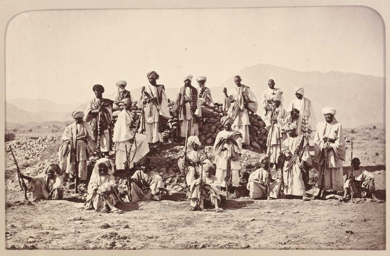 ?Afridi Picket poblíž Jumrood, Khyber a Rotass v dálce?, circa 1879 od John Burke
