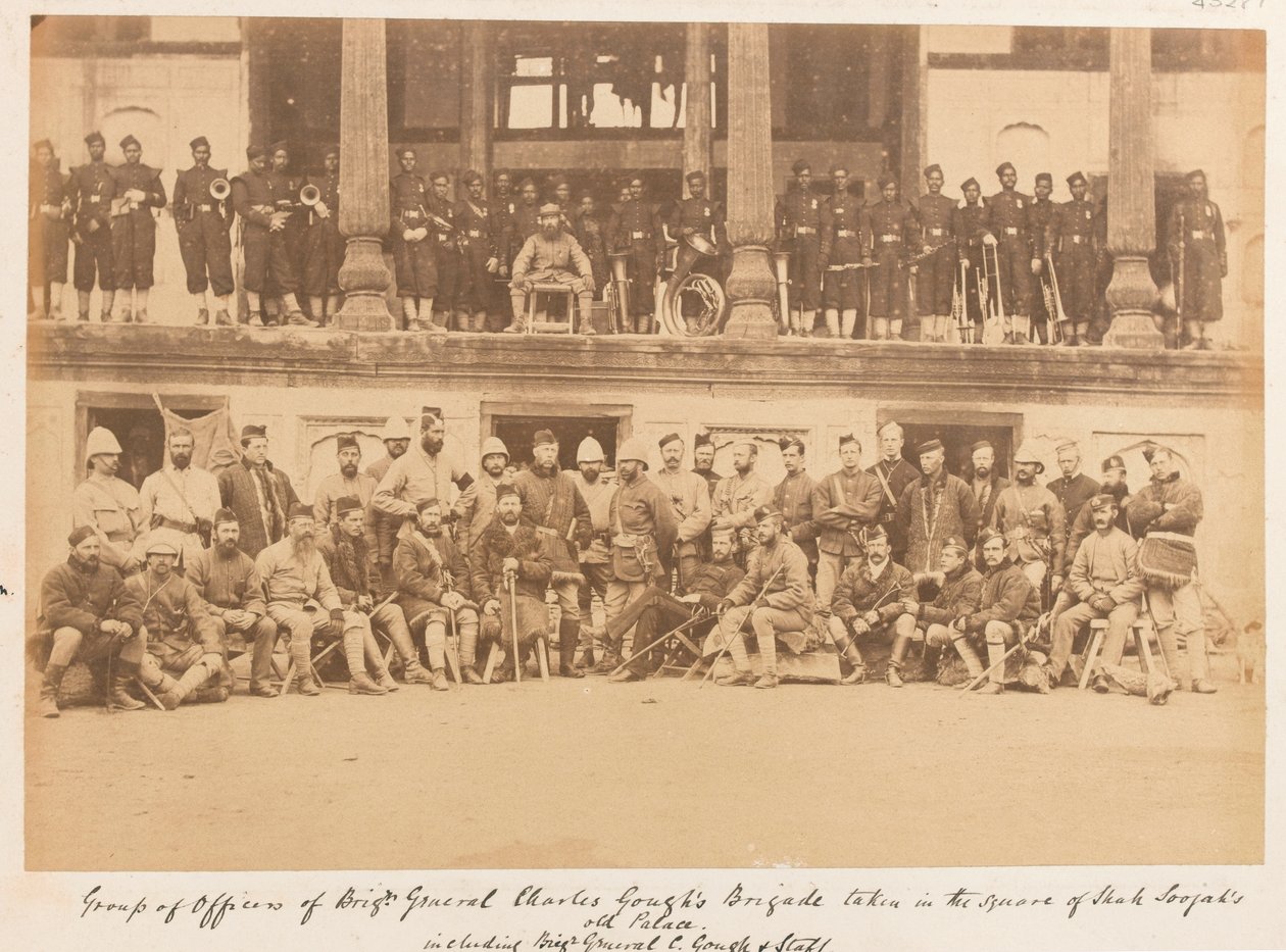 Důstojníci a muži brigády brigádního generála Gougha zajati na náměstí Shah Shujahova paláce, 1880 od John Burke
