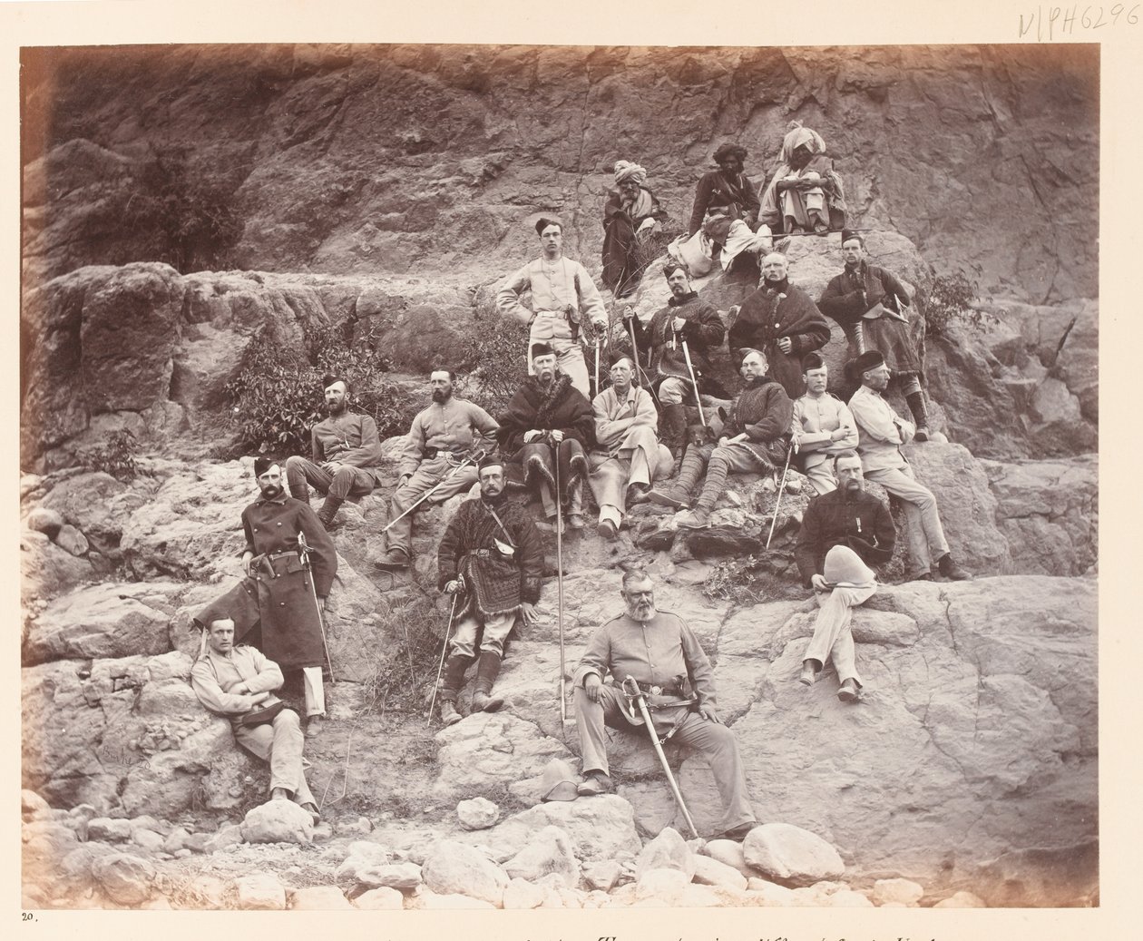 ?Důstojníci 51. pluku na Sultan Tarra, ukazující různé služební uniformy?, 1878 od John Burke