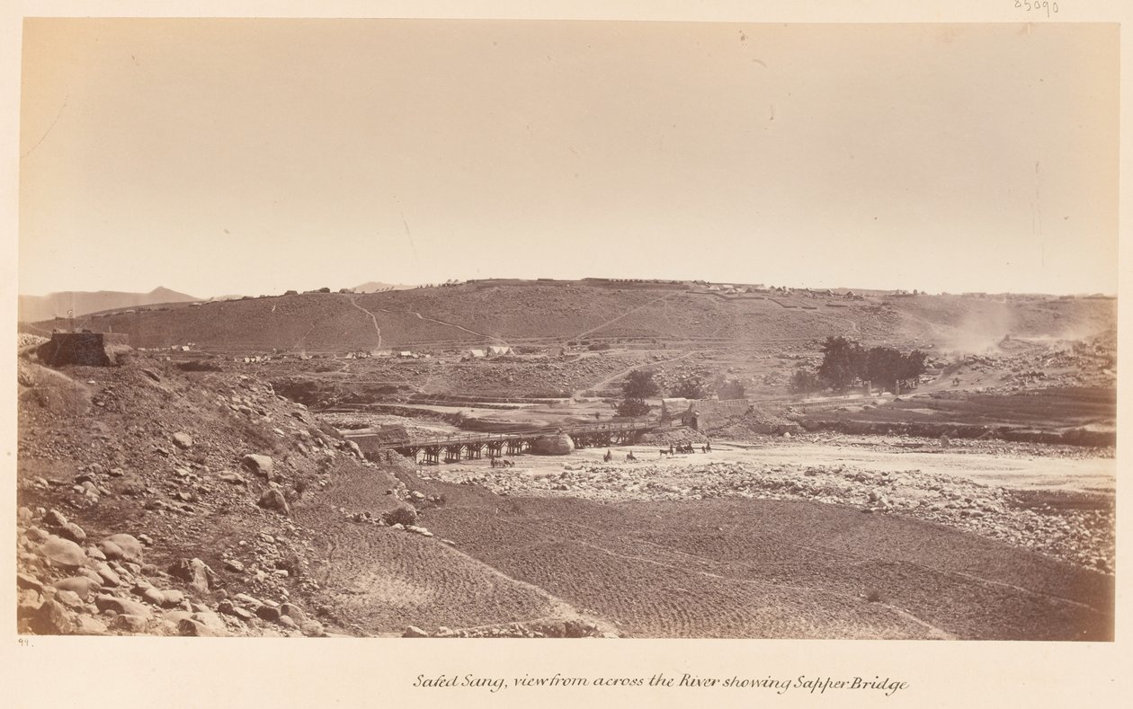 ?Safed Sang, při pohledu přes řeku ukazuje Sapper Bridge?, 1878 circa od John Burke