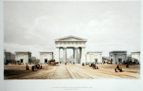 Vstupní portikus, Euston Grove Station, z 