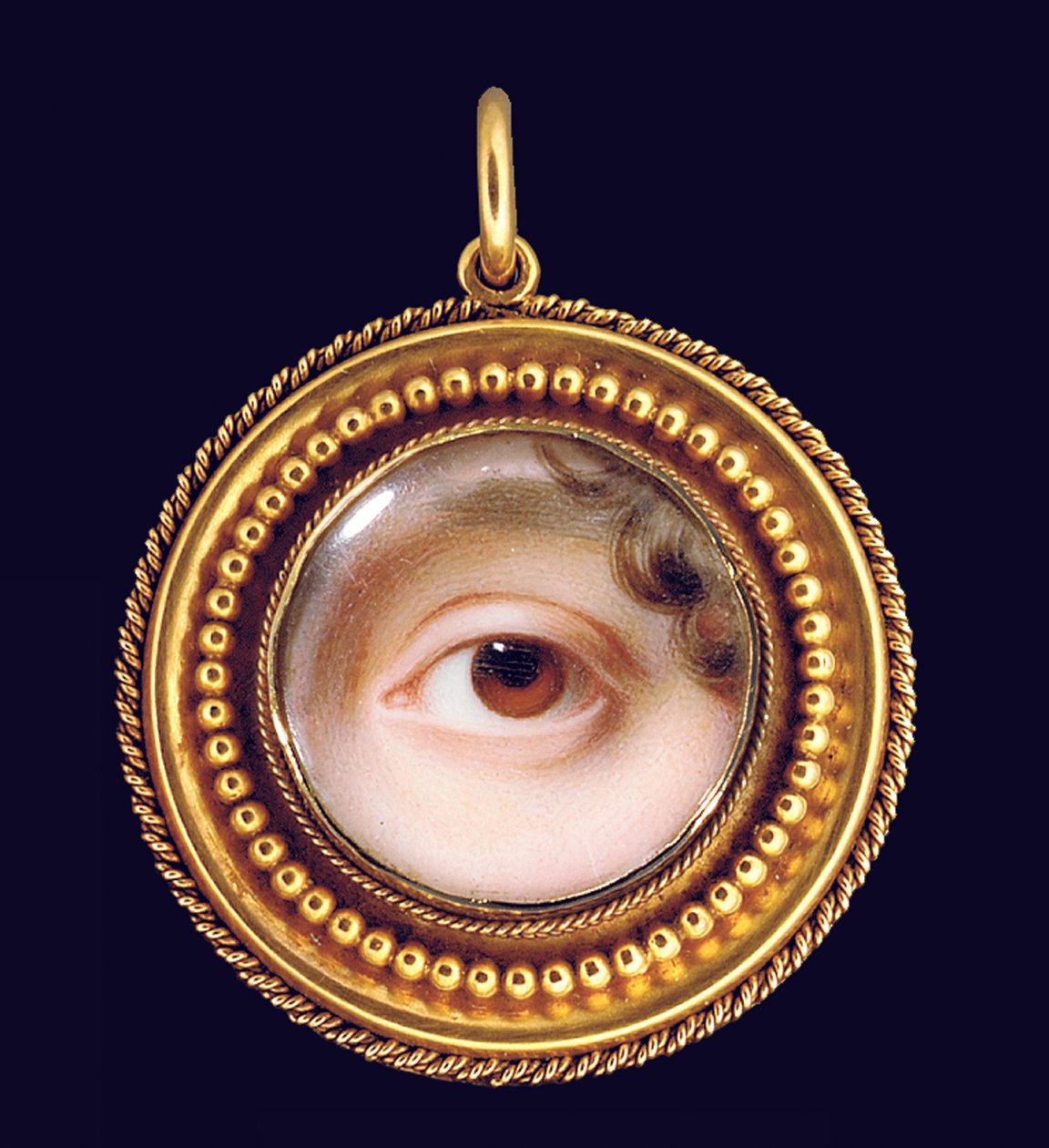 Levé oko umělcovy sestry Mary Cox Dillman Engleheart, později paní John Pyne, hnědá duhovka s vlnitým pramenem hnědých vlasů od John Cox Dillman Engleheart