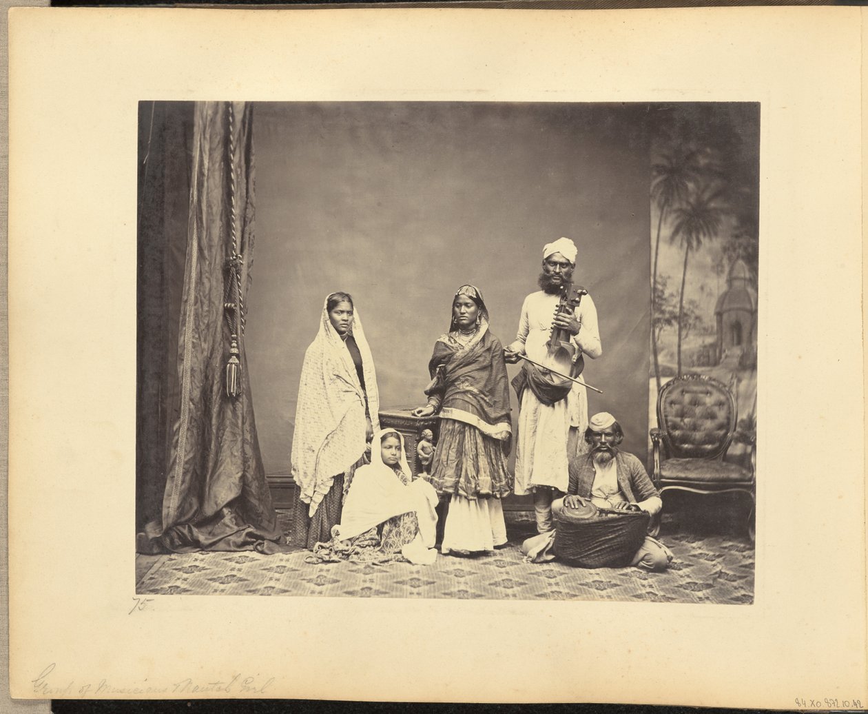 Skupina hudebníků a Nautch Girl od John Edward Saché
