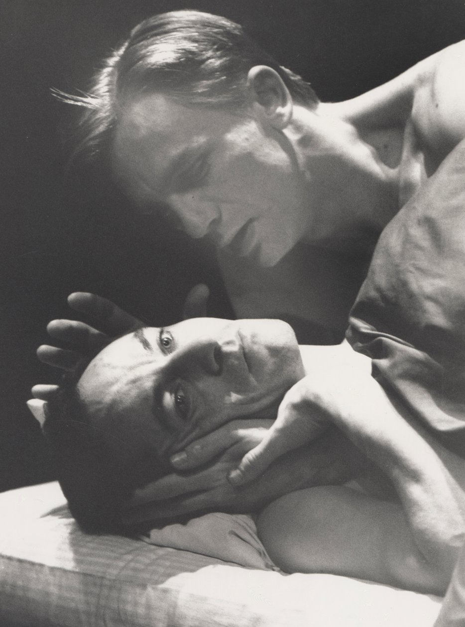 Andělé v Americe (Angels In America), jehož autorem je Tony Kushner od John Haynes