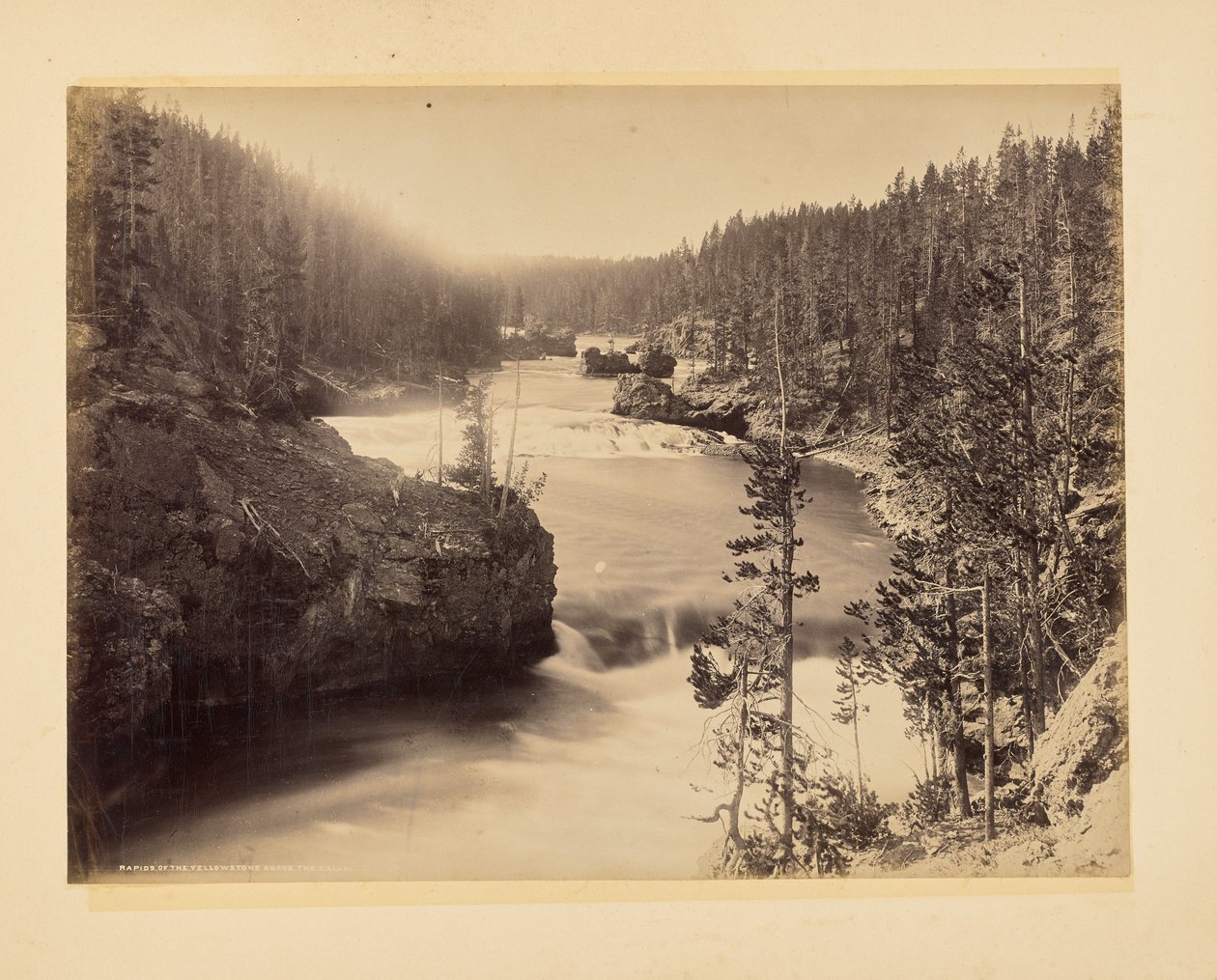 Peřeje Yellowstonu nad vodopády od John K. Hillers